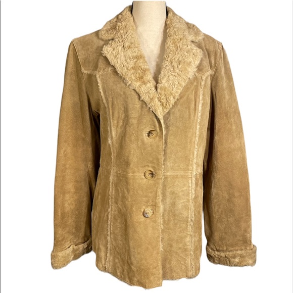 St. John's Bay Jackets & Blazers - Vintage St. John’s Bay Tan Suede Leather Sherpa Trim Button Up Coat Size L